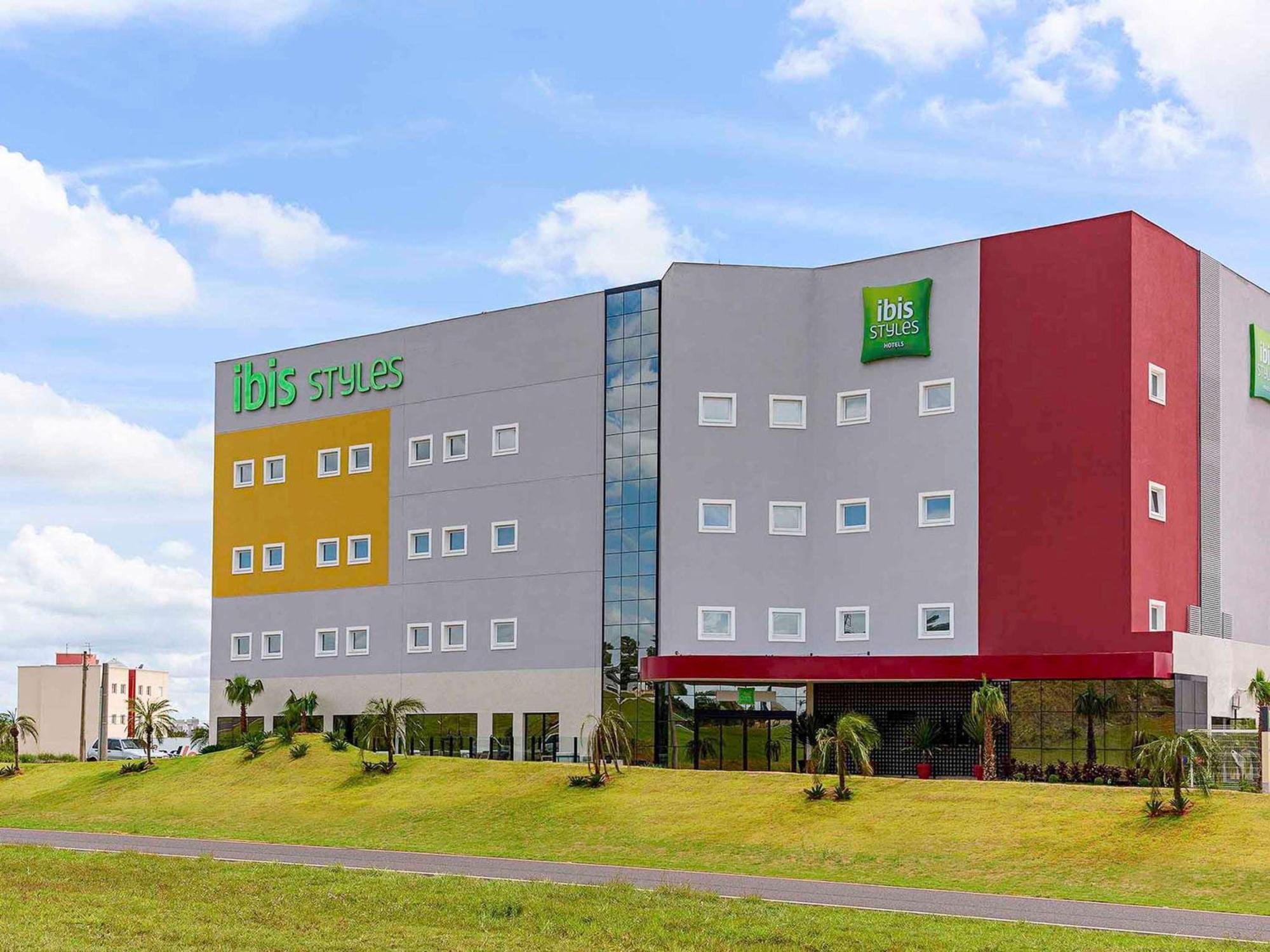Отель Ibis Styles Биригуи Экстерьер фото